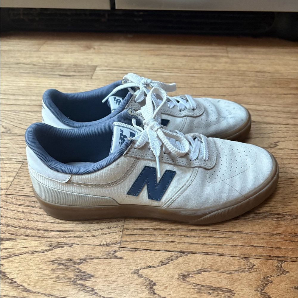 New Balance 272 Sneakers M8.5